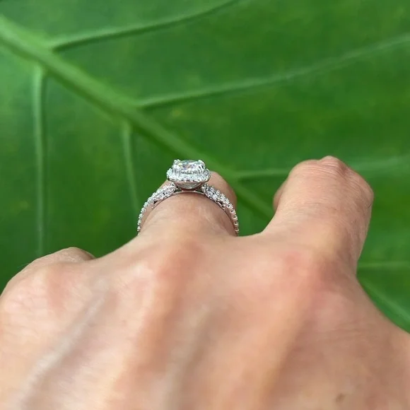 New 1ctRound cut Moissanite Engagement Ring 925 Sterling Silver basket setting